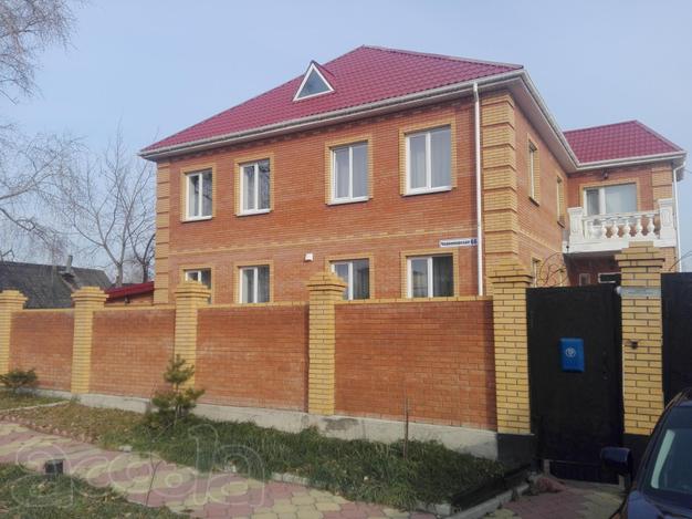 Продаётся двухэтажный кирпичный коттедж